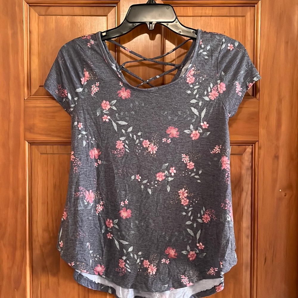 NWT Juniors XS, floral top
